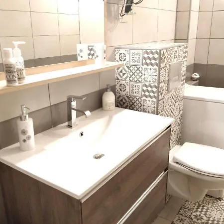Les Cles Du Bonheur: Spacious Terrace Retreat Near Rer B And Orly *