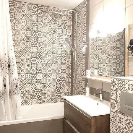Les Cles Du Bonheur: Spacious Terrace Retreat Near Rer B And Orly Apartment Massy (Essonne)