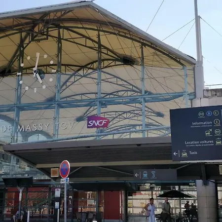 Les Cles Du Bonheur: Spacious Terrace Retreat Near Rer B And Orly