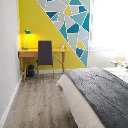 Les Cles Du Bonheur: Spacious Terrace Retreat Near Rer B And Orly Apartment *