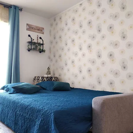 Les Cles Du Bonheur: Spacious Terrace Retreat Near Rer B And Orly Apartment *